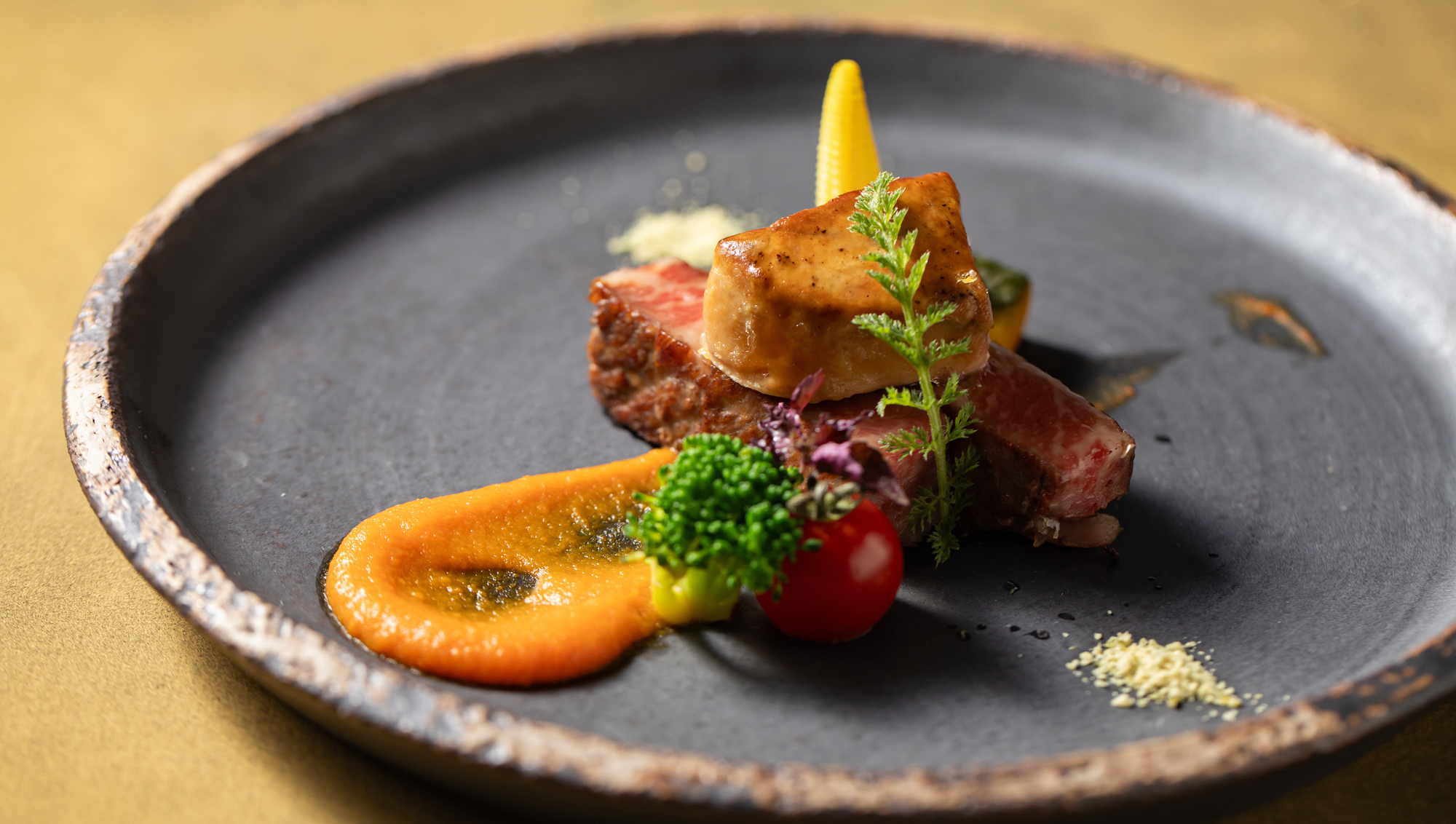 さいたま市の結婚式場アネーリ大宮。牛フィレ肉とフォアグラのロッシーニ。厳選食材が織りなす美食でゲストをもてなす、至福のメイン料理。