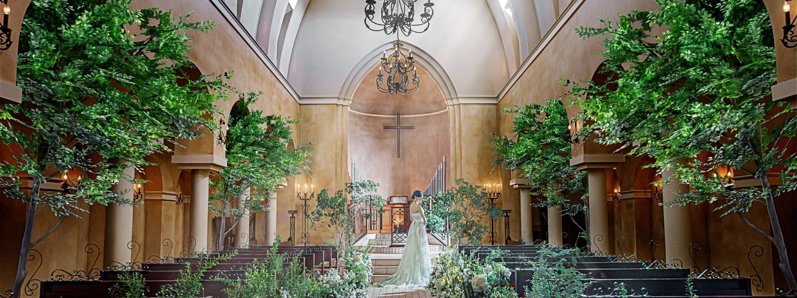 さいたま市の結婚式場アネーリ大宮。公式HP予約なら仲介手数料などを還元し、会場使用料10万円分がお得になるベストレートの仕組み解説図。