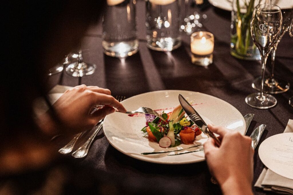 結婚式場アネーリ大宮。料理重視の方必見のコース料理試食フェアへご案内。