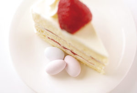 さいたま市の結婚式場アネーリ大宮のパティシエが作るラッキードラジェ入りのウェディングケーキ。