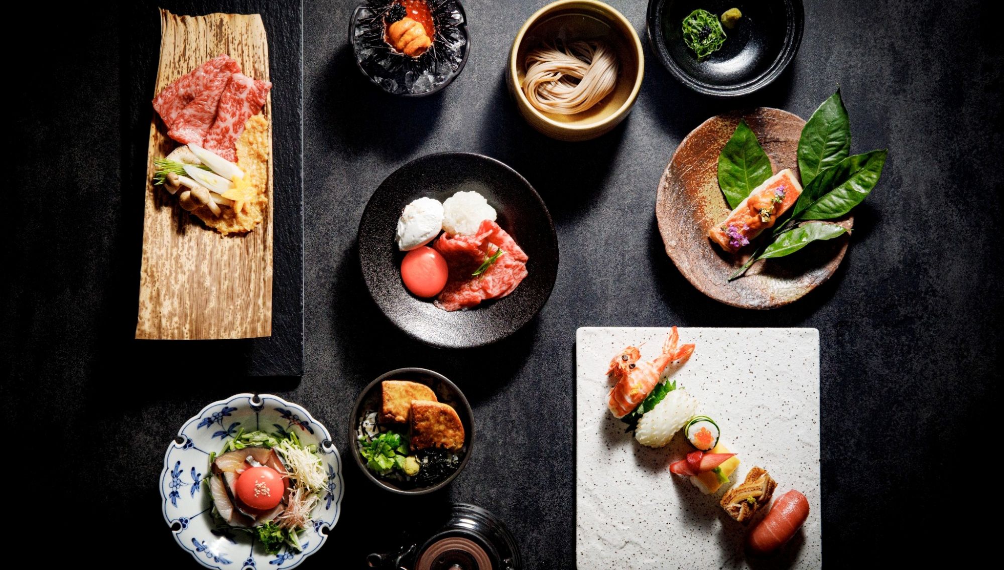 アネーリ大宮が提案する和モダンの婚礼料理。厳選された和牛の朴葉焼きや新鮮な握り寿司、雲丹・いくらなど贅沢な海鮮を揃えた和食コース。大宮の結婚式でゲストに喜ばれる、お箸で楽しむ美食のフルコース。